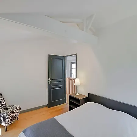 Hotel In Near The With Harbour View Lanton